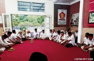 Ketua DPC Gerindra Tulungagung Ahmad Baharudin saat menyampaikan sambutan di acara buka bersama