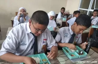 Pastikan Program MBG Berjalan Lancar, Wawako Bukittinggi Tinjau Langsung Pelaksanaan MBG Di SMPN 2