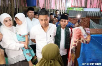 Wagub Sumbar Kunjungi Masjid Raya Badano dan Serahkan Bantuan dalam Safari Ramadhan di Pariaman