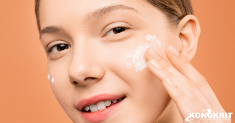 Bebas Kilap Seharian! Ini dia 7 Rekomendasi Facial Wash Untuk Kulit Berminyak. (Foto : Dok. Istimewa)