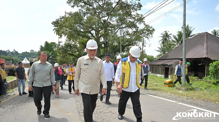 Gubernur Sumbar Dampingi Menteri PUPR Tinjau Jalan dan Jembatan Rusak Akibat Banjir