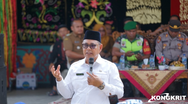 Senin, 15 Januari Bupati Solok, Capt. H. Epyardi Asda, melakukan kunjungan kerja ke Nagari Saniangbaka di Medan Nan Bapaneh Balai Lalang, Kabupaten Solok.