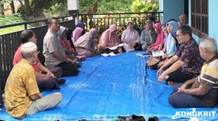 Kepala Dinas Pertanian Kota Solok, Zulkifli, turun langsung menghadiri Pertemuan Kelompok Tani Pasir Saiyo di Kelurahan Laing (Kamis, 11 Januari 2024).