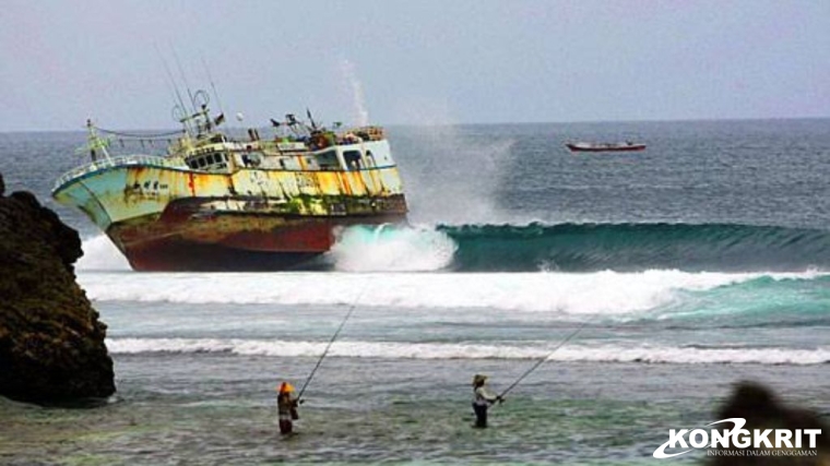 Mengulik Jejak Misterius Kapal Ho Tsai Fa No 8 di Pantai Padang-Padang. (Foto : Dok. Istimewa)