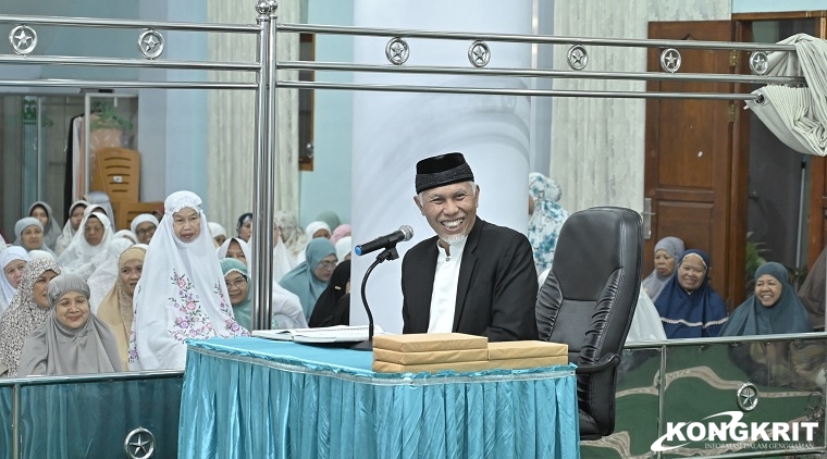 Menjaga Akhlak dan Doa, Pesan Gubernur Mahyeldi di Masjid Nurul Amri Padang Panjang