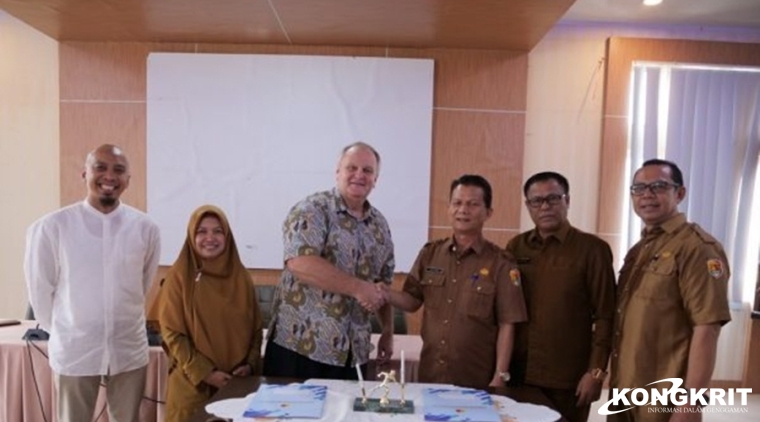 Academic Advisor Prestasi Junior Indonesia (PJI), Robert Gardiner, dan timnya meninjau implementasi program Cha-Ching di Kota Solok.