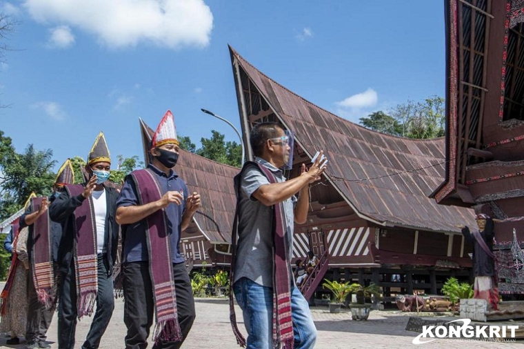 Tari Tortor, Wujud Ekspresi Suku Batak yang Mampu Menggoda Dunia Roh. (Foto : Dok. Istimewa)