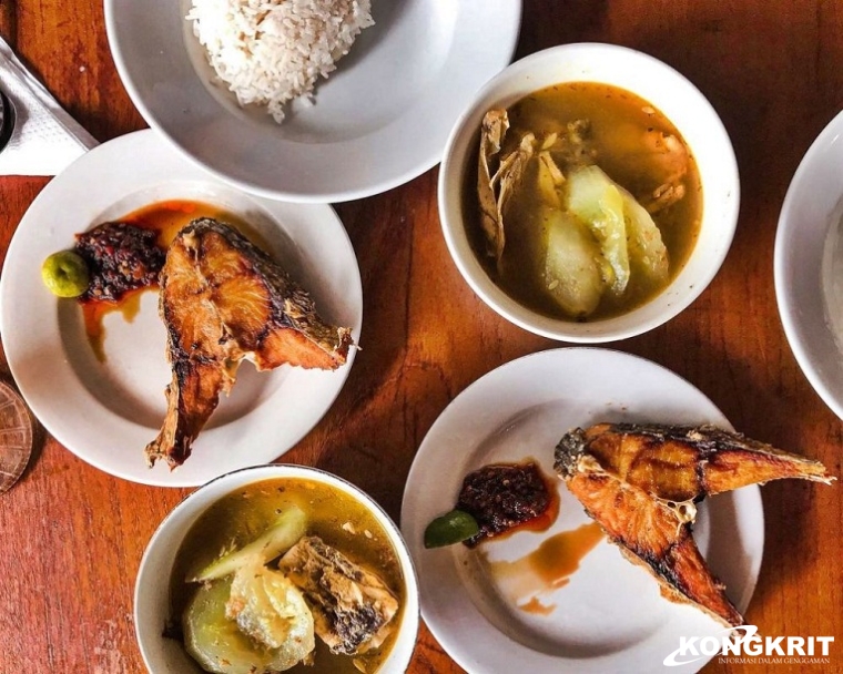 Warung Mak Beng, Melacak Jejak Kuliner Legendaris di Bali dengan Ikon Ikan Goreng dan Sambal Terasi yang Hits! (Foto : Dok. Istimewa)