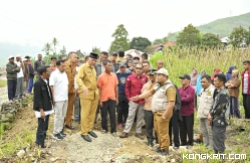 Gubernur Sumbar Meninjau Lokasi Rencana Pembangunan Jembatan Nagari Aie Dingin di Kabupaten Solok