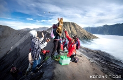 Hii !! Ada Pesta Mistis di Puncak Bromo, Kisah Unik Abad ke 13 yang Bikin Merinding (Foto : Dok. Istimewa)