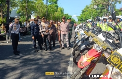 Kapolres Tulungagung bersama PJ Bupati, Dandim 0807 dan Forkopimda lainnya saat memeriksa personel dan sarana prasarana