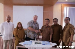 Academic Advisor Prestasi Junior Indonesia (PJI), Robert Gardiner, dan timnya meninjau implementasi program Cha-Ching di Kota Solok.