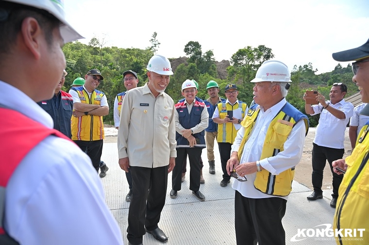 Mentri PUPR melakukan peninjauan pembangunan Jalan Tol ruas Padang-Sicincin