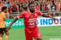 Striker Semen Padang FC, Knet Ngwoke