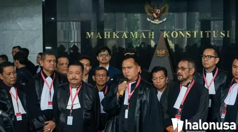 Tim Hukum Prabowo-Gibran memberikan keterangan setelah sidang di MK (Foto: Instagram Yusrilihzamhd)