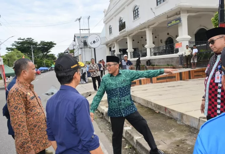 Wali Kota Padang melakukan pengecekan persiapan Festival Rakyat Muaro Padang