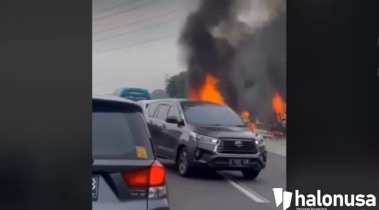 Tangkap layar video kecelakaan maut di Tol Cikampek