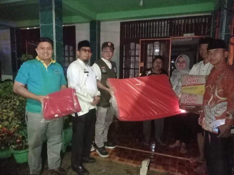 BPBD Padang serahkan bantuan untuk warga terdampak puting beliung