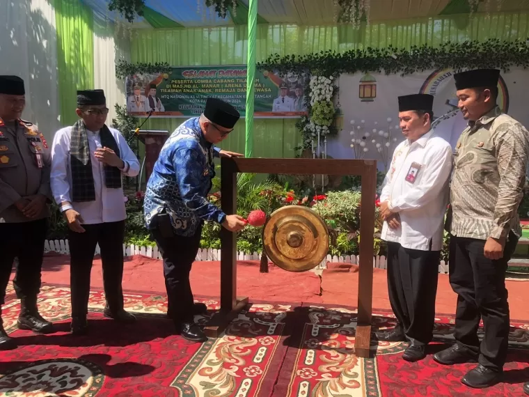 PJ Wali Kota Padang membuka kegiatan MTQ di Kecamatan Koto Tangah