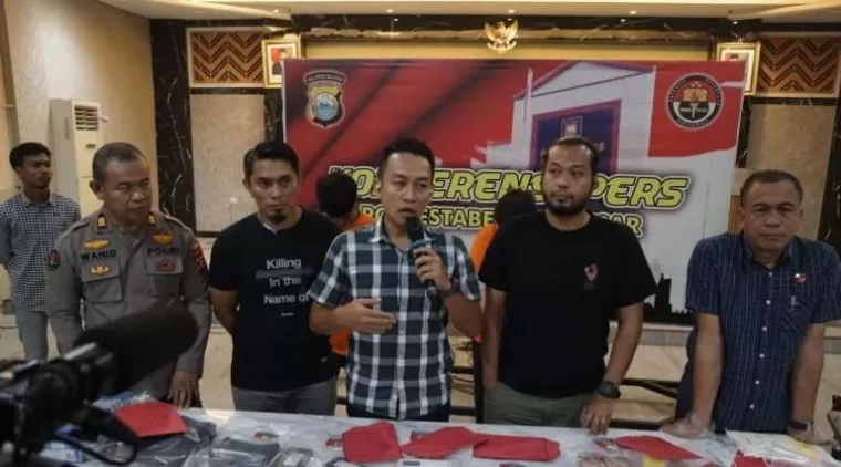 Kasat Reskrim Polres Makassar memaparkan kejadian pembunuhan nenek Tarimah