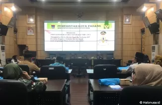 Ormas menghadiri sosialisasi kewaspadaan dini kepada masyarakat yang dilaksanakan Kesbangpol Padang (Foto: Halonusa)