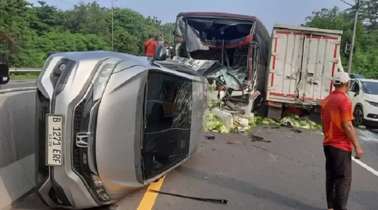 Kecelakaan Tol Cipularang (Foto: Istimewa)