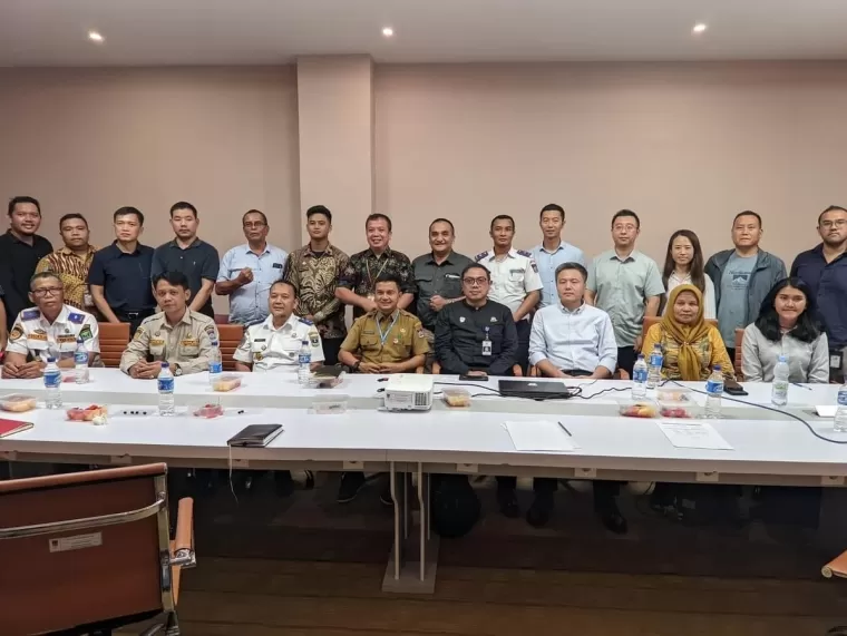 Foto bersama Shenzhen Bus Group dengan jajaran Pemko Padang