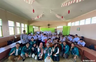 Foto Bersama Mahasiswa KKN Unand bersama Siswa SMP IT Nur Hidayah