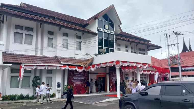 Kantor KPU Sumatera Barat. (Foto: Heru Candriko)