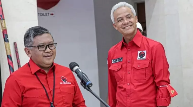 Hasto Kristiyanto bersama Ganjar Pranowo