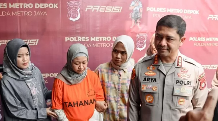 Kapolres Metro Depok Kombes Arya menanyai Maita Irianty saat Konferensi Pers