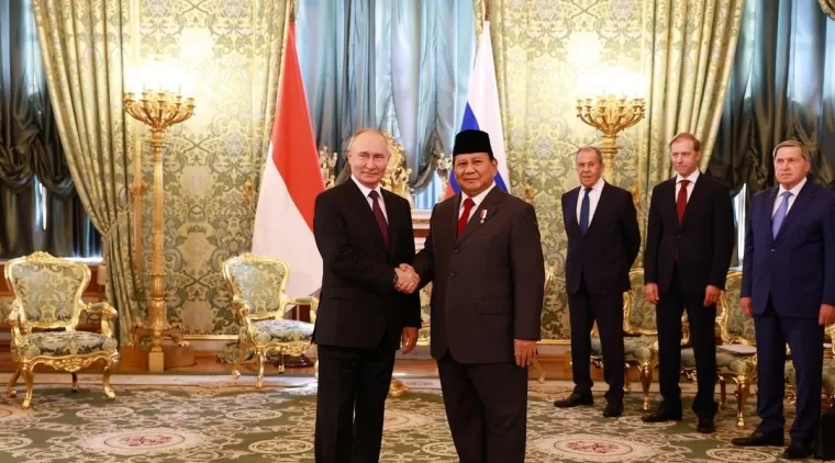 Prabowo Subianto berfoto bersama Vladimir Putin (Foto: Instagram Prabowo Subianto)