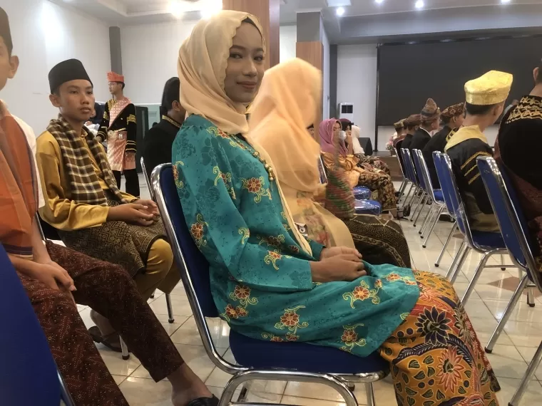 Salah seorang siswi SMP di Padang yang menjadi Siti Nurbaya dalam kegiatan Fashion Show