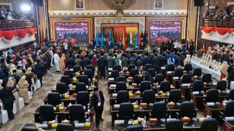 Pelantikan anggota DPRD Sumbar, periode 2024-2029, Rabu (28/8). (Foto: Istimewa)