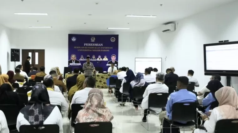 Acara peresmian Sekolah Keterbukaan Informasi Pertama di Indonesia. (Foto: Humas UNP)