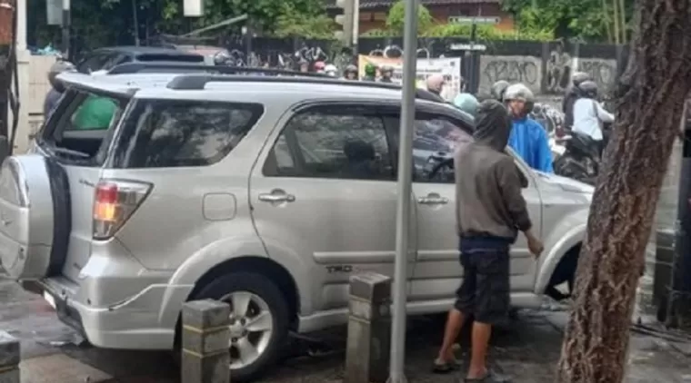 Mobil yang dibawa kabur bocah di Jakarta Selatan