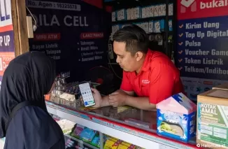 Selain voucher games, agen pulsa milik Eko juga melayani kebutuhan pembayaran tagihan seperti listrik, air, internet, asuransi kesehatan, dan kredit kendaraan bermotor.