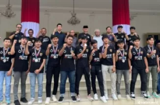 Gubernur Sumbar, Mahyeldi didampingi Kadispora, Maifrizon, menjamu kepulangan Rafhely FC yang promosi ke Liga Futsal Profesional Indonesia. (Foto: Istimewa)