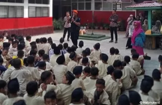 Sosialisasi Keselamatan perkeretaapian di salah satu sekolah di Kota Padang, oleh PT KAI Divisi Regional II Sumbar. (Foto: Humas KAI Divre II)