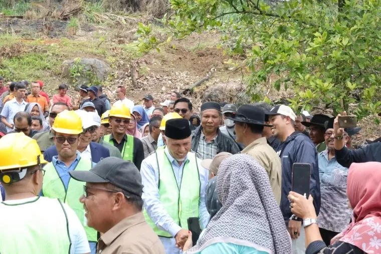 Letakkan Batu Pertama di SMA 3 Talang, Warga Taruh Harapan Penuh ke Mahyeldi