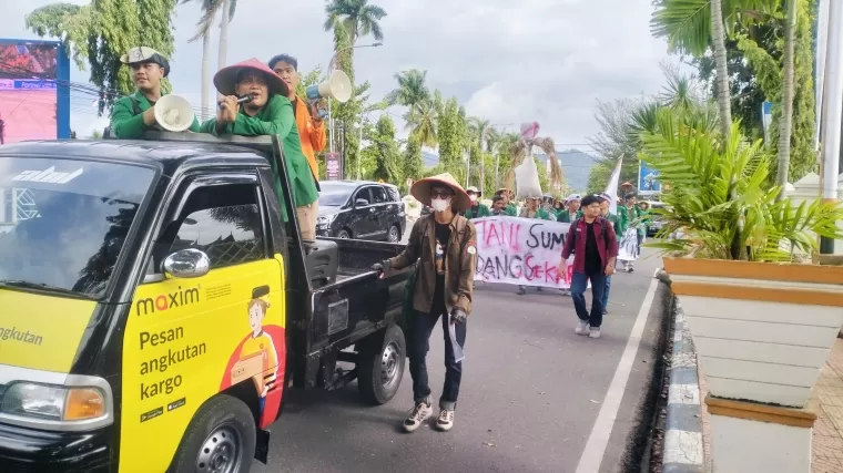 Mahasiswa Desak Realisasi Janji Kampanye Mahyeldi: Lumbung Padi Tak Kunjung Terwujud