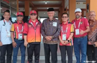 Gubernur Mahyeldi datangi kontingen Sumbar yang berlaga di PON XXI Aceh-Sumut 2024. (Foto: KONI Sumbar)