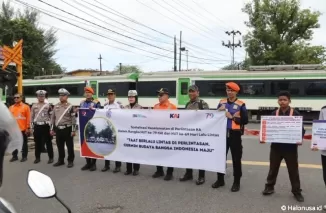 Sosialisasi keselamatan perlintasan kereta api oleh PT KAI Divre II bersama Polda Sumbar. (Foto: KAI Divre II)