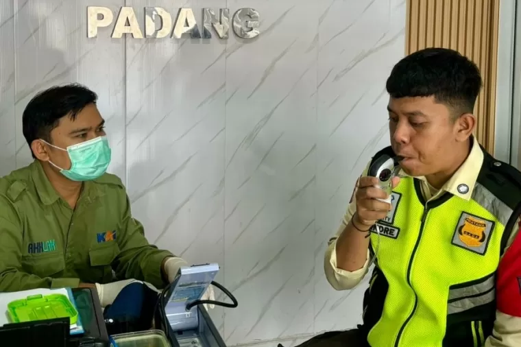 Seorang Pasien tengah periksa kesehatan di Klinik Mediska. (Foto: Humas KAI Divre II)