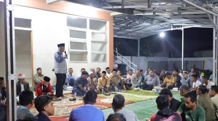 Calon Gubernur Sumbar Mahyeldi saat berada di Bidar Alam, Solok Selatan. (Foto: Istimewa)