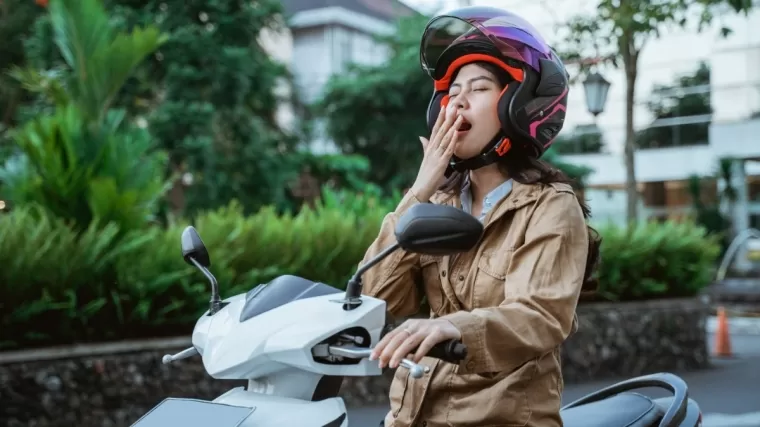 Honda Hayati Beberkan Tips Aman Berkendara Sepeda Motor di Jalan Raya