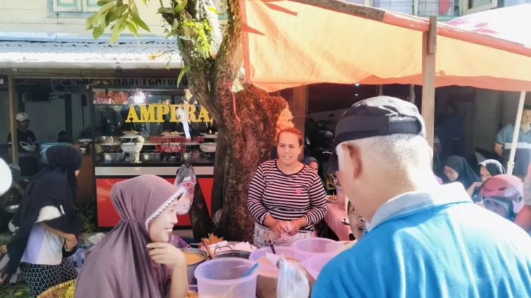 Mahyeldi saat mengunjungi Pasar Gaung Padang. (Foto: Istimewa)