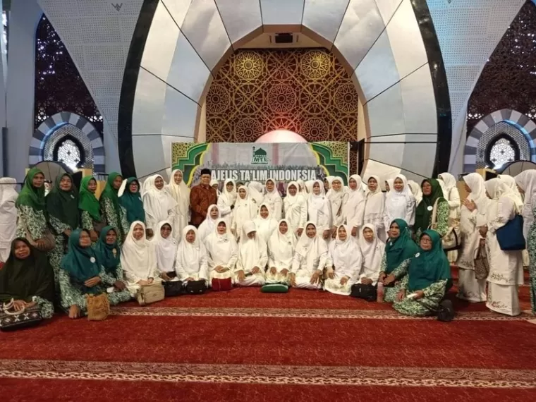 Pelantikan pengurus MTI Kota Padang di Masjid Raya Khatib Al-Minangkabawi, Sumatera Barat, pada Minggu (7/10/2024) kemarin.  (Foto: Facebook Kominfo Kota Padang)