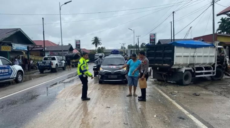 Truk Colt Diesel Tabrak Empat Kendaraan Jalan Padang-Bukittinggi, Kerugian Capai Rp 50 Juta