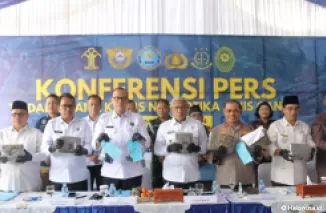 Kegiatan Konferensi Pers Tindak Pidana Narkotika jenis ganja bertempat di kantor Badan Narkotika Nasional Provinsi Sumbar. (Foto: Halaman Resmi Humas Polri)